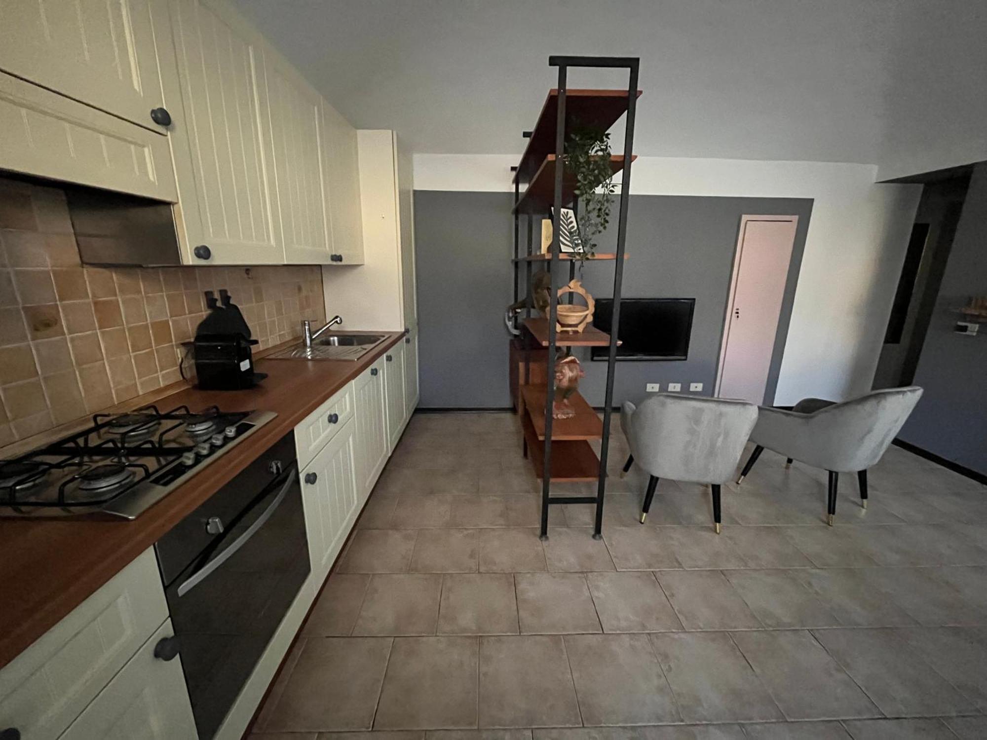 L'Appartamento Di Ringhiera Biella Bagian luar foto