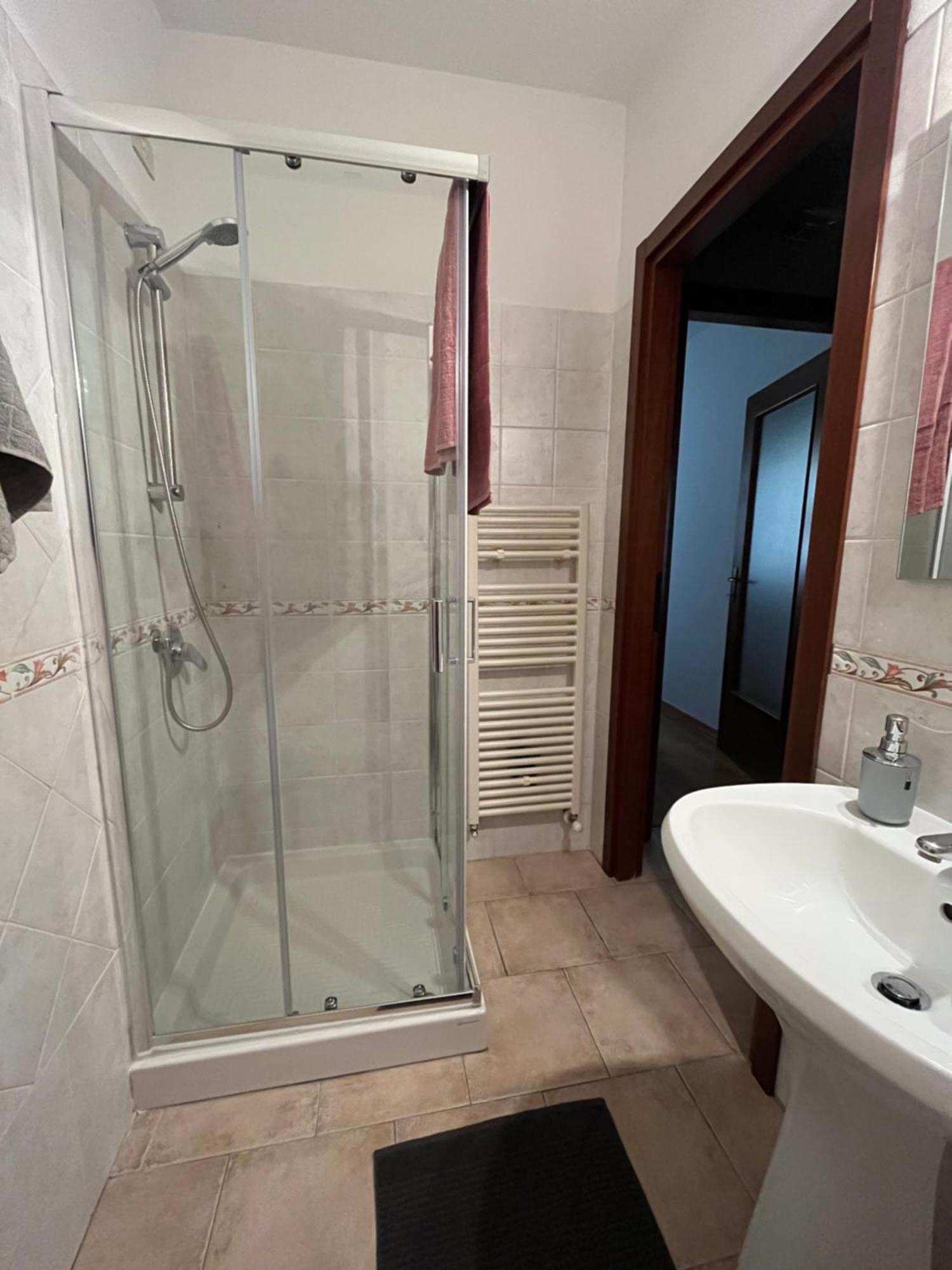L'Appartamento Di Ringhiera Biella Bagian luar foto