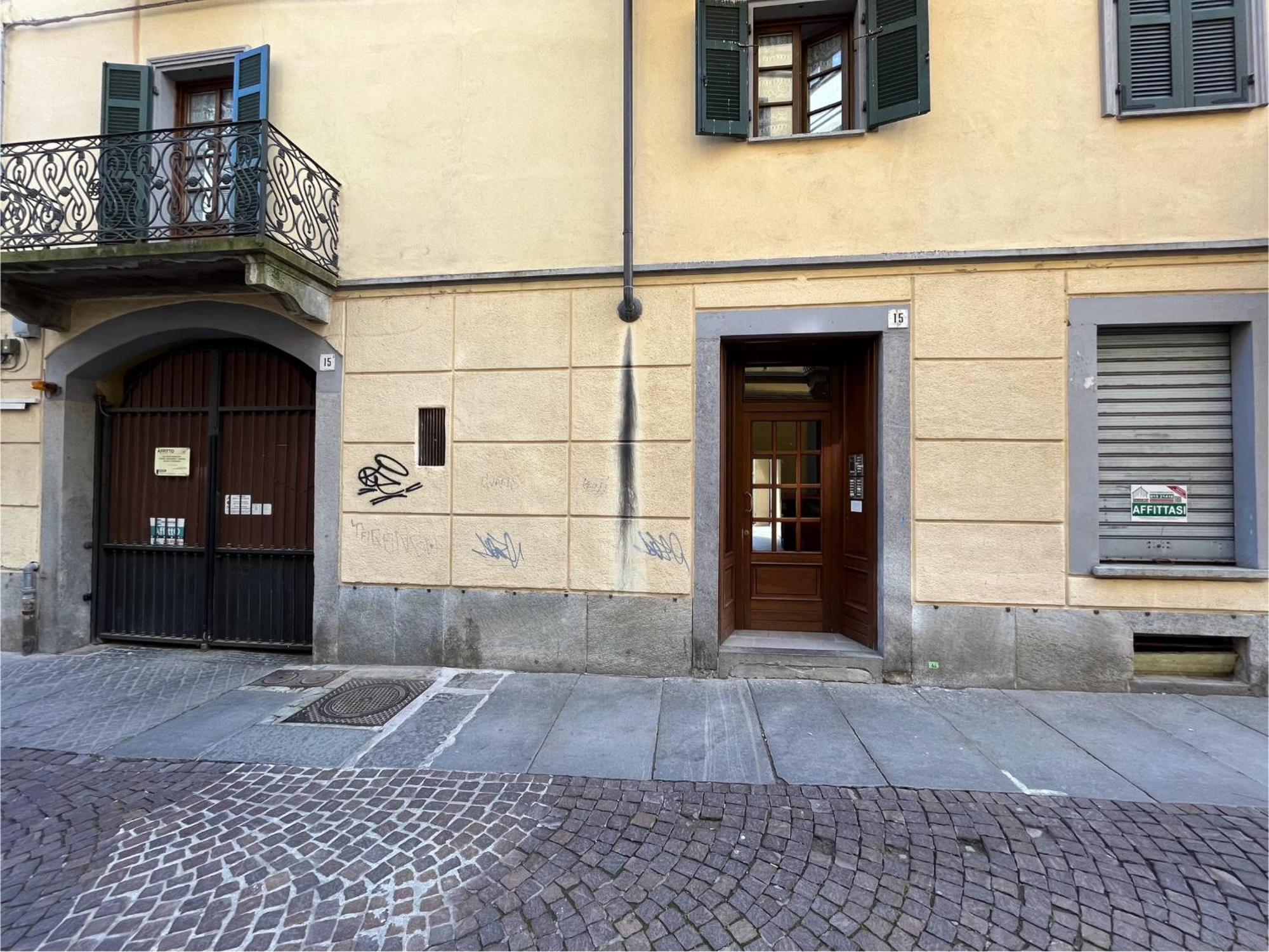 L'Appartamento Di Ringhiera Biella Bagian luar foto
