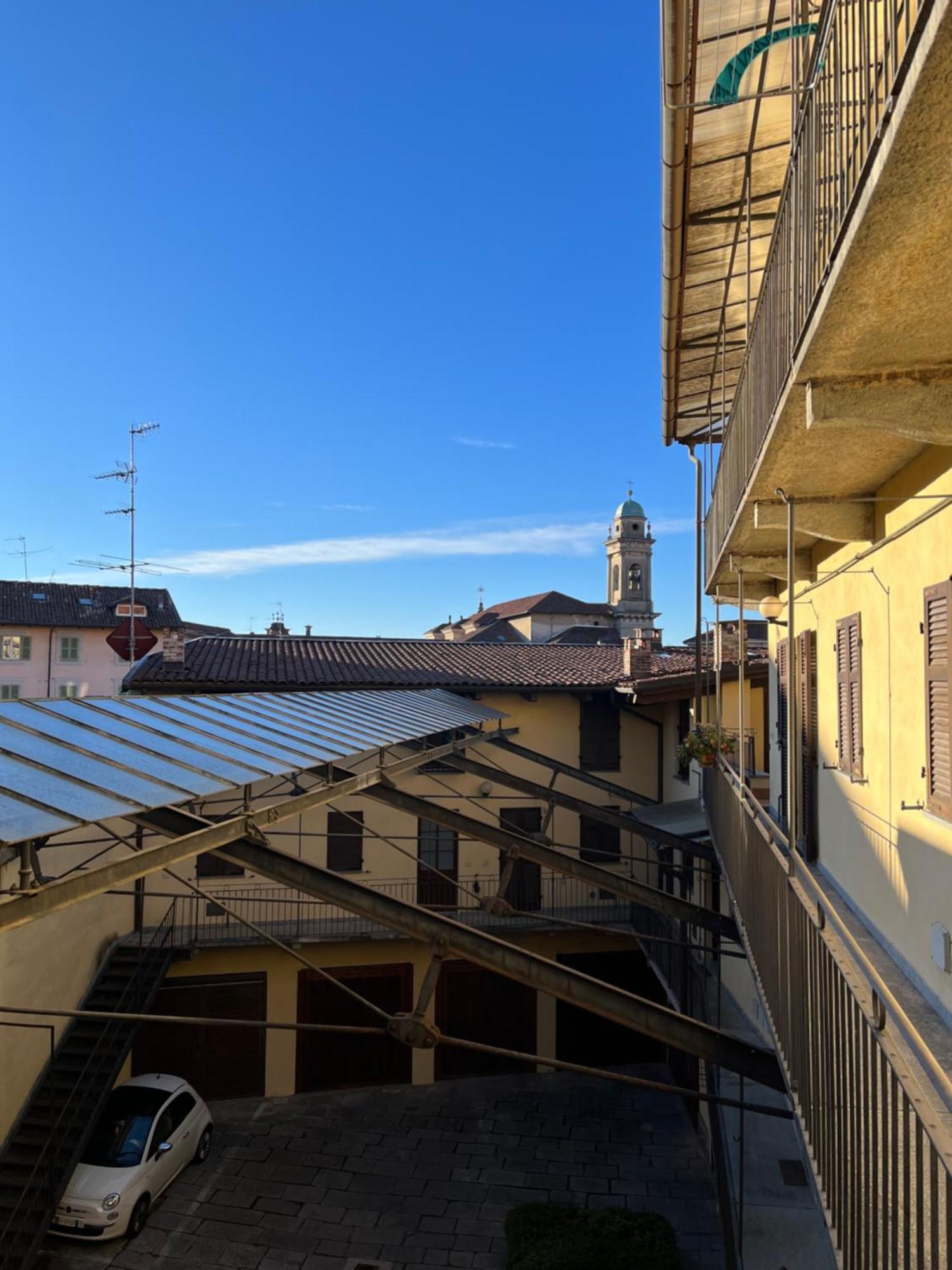 L'Appartamento Di Ringhiera Biella Bagian luar foto
